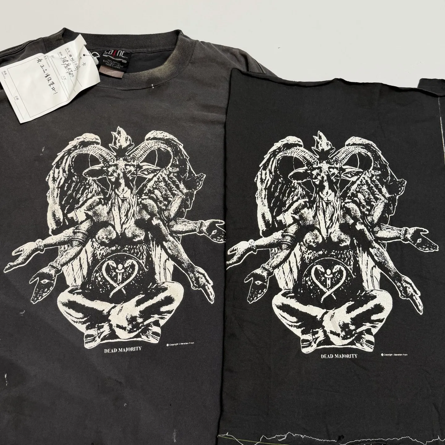 Printed board SAINT Mxxxxxx LS TEE/HEAVY WEIGHT/BLK Sheep head devil distressed long sleeves Washed in black S-XL 25 autumn and winter latest style Cylindrical side seam fabric Rewashed with faded and distressed top printing technology Old crack treatment Correct version Original consistent main mark/washed mark/little angel anti-counterfeiting mark Hand-splashed ink graffiti Wormhole worn Top purchasing level